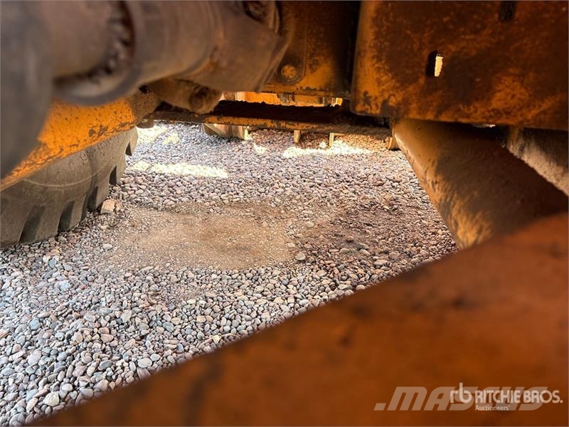 CASE 621B Wheel Loader لوادر بعجل