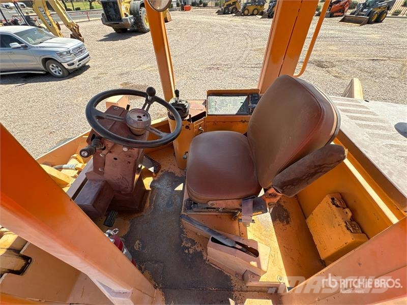CASE 621B Wheel Loader لوادر بعجل
