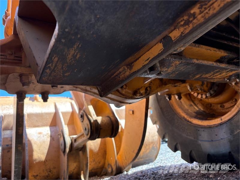 CASE 621B Wheel Loader لوادر بعجل