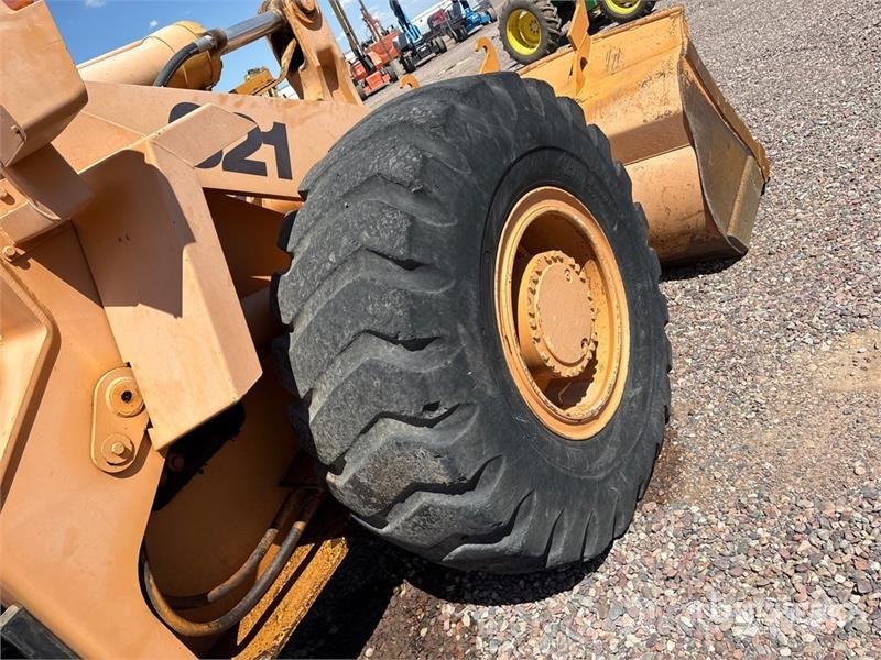 CASE 621B Wheel Loader لوادر بعجل