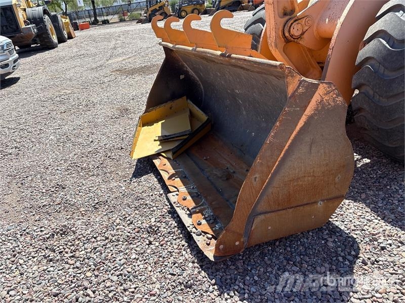 CASE 621B Wheel Loader لوادر بعجل