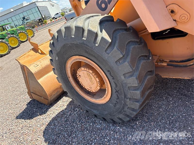 CASE 621B Wheel Loader لوادر بعجل