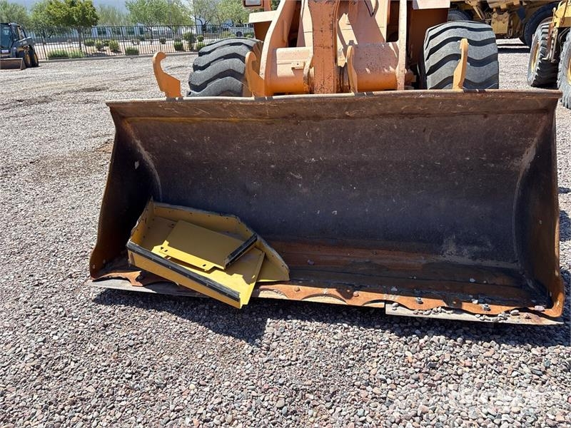 CASE 621B Wheel Loader لوادر بعجل