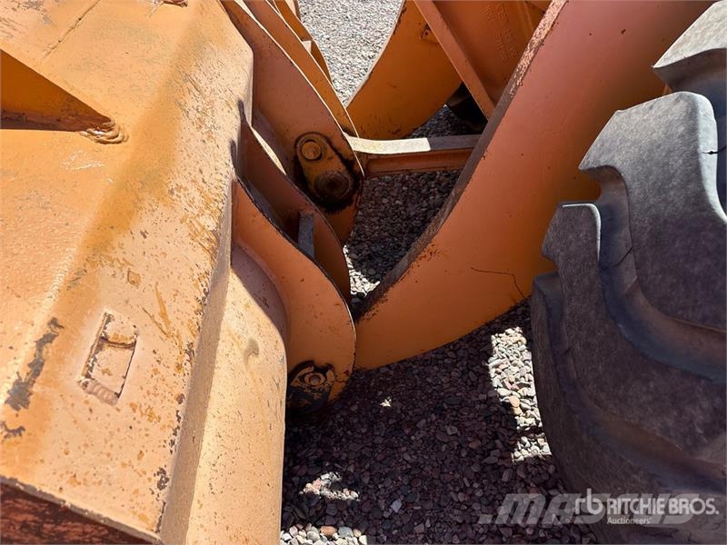 CASE 621B Wheel Loader لوادر بعجل