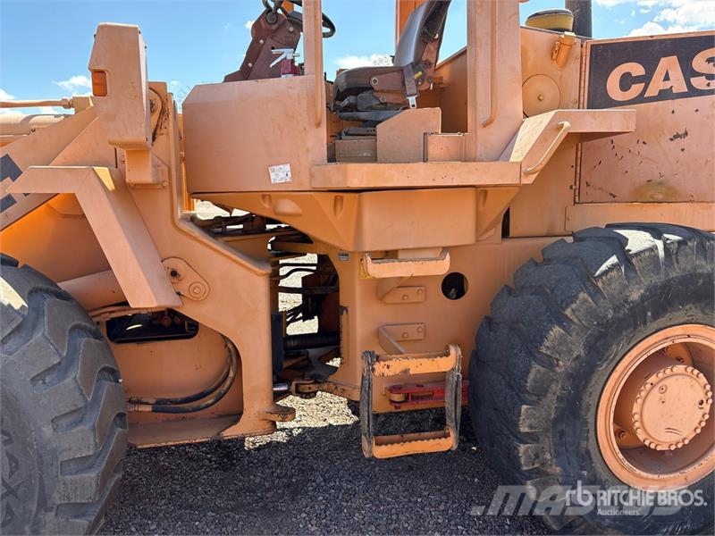 CASE 621B Wheel Loader لوادر بعجل