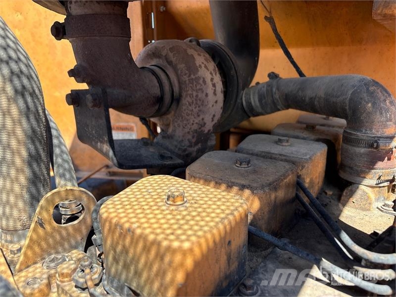 CASE 621B Wheel Loader لوادر بعجل