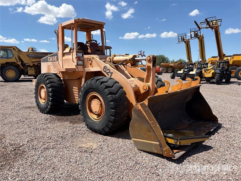 CASE 621B Wheel Loader لوادر بعجل