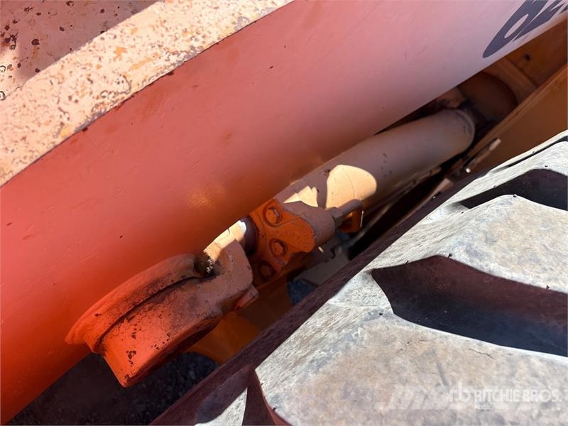 CASE 621B Wheel Loader لوادر بعجل