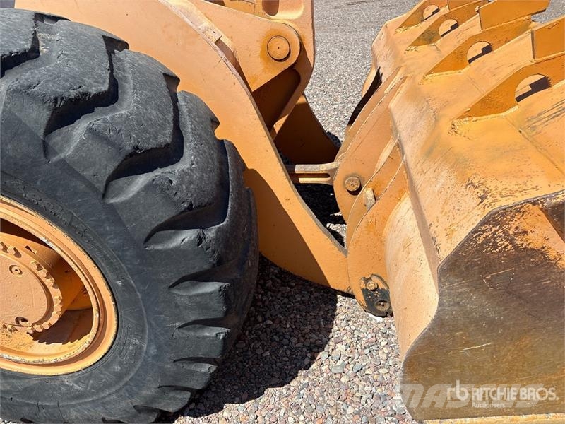 CASE 621B Wheel Loader لوادر بعجل