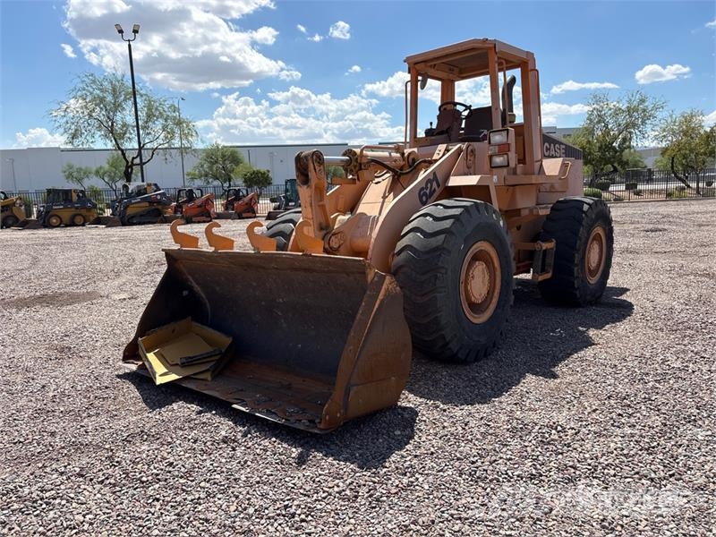 CASE 621B Wheel Loader لوادر بعجل