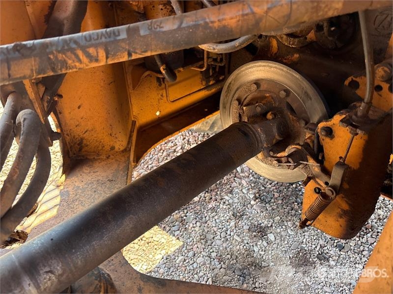 CASE 621B Wheel Loader لوادر بعجل