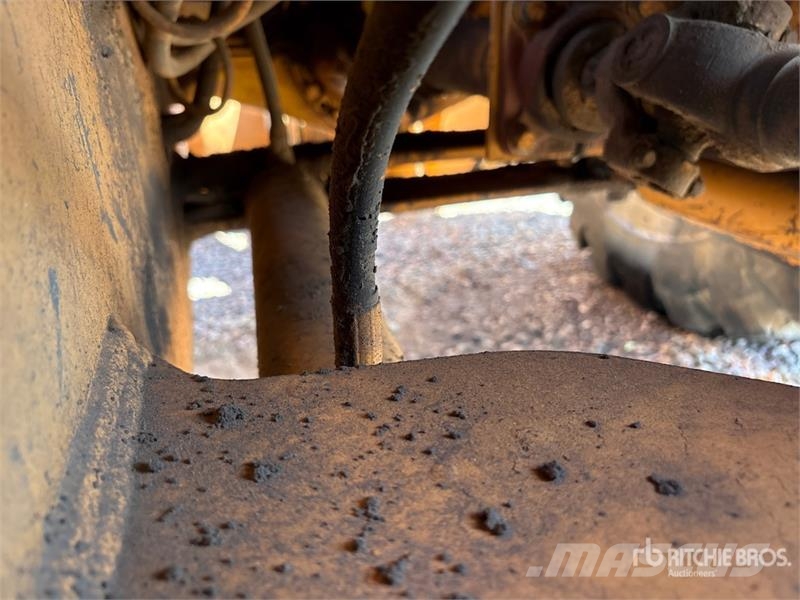 CASE 621B Wheel Loader لوادر بعجل