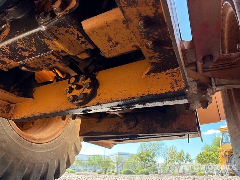 CASE 621B Wheel Loader لوادر بعجل