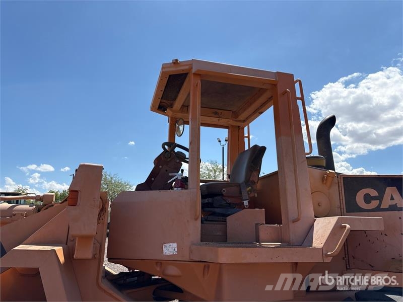 CASE 621B Wheel Loader لوادر بعجل