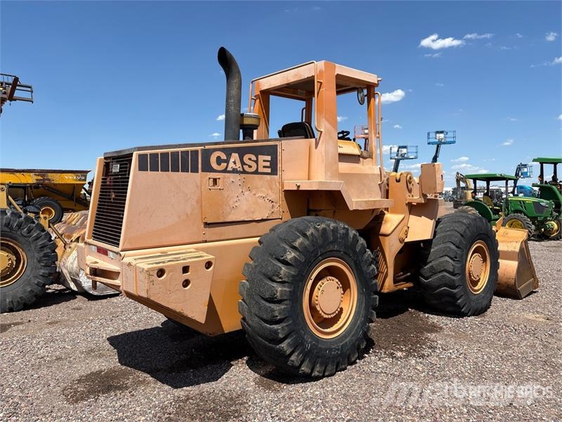 CASE 621B Wheel Loader لوادر بعجل