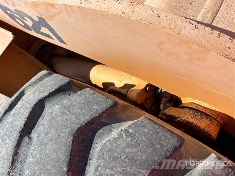 CASE 621B Wheel Loader لوادر بعجل