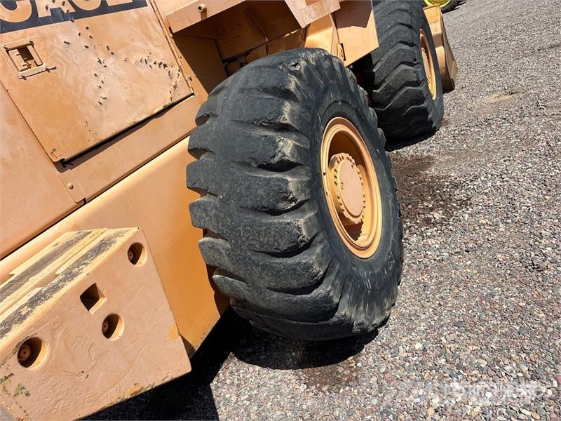 CASE 621B Wheel Loader لوادر بعجل