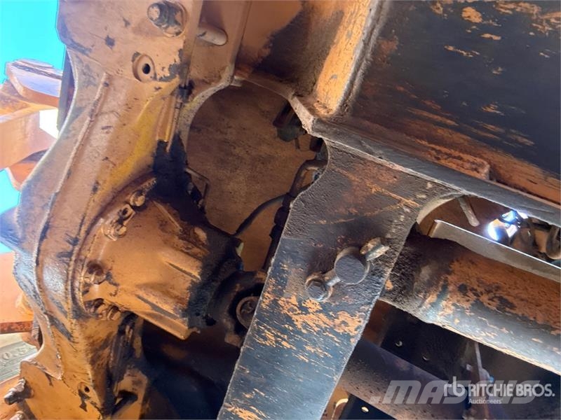 CASE 621B Wheel Loader لوادر بعجل