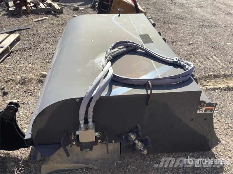 CASE 72 in Skid Steer Broom Metle