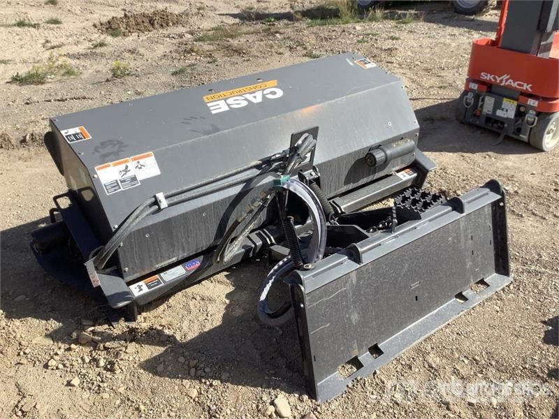 CASE 72 in Skid Steer Broom فرش