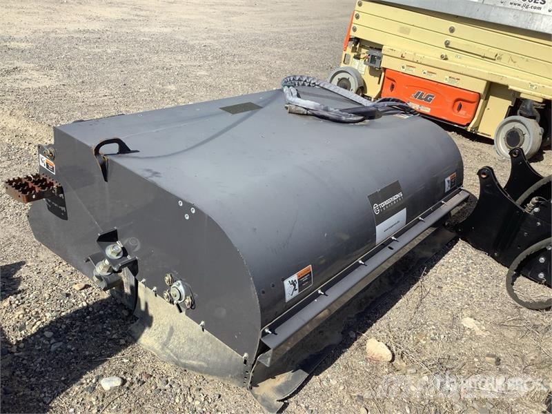 CASE 72 in Skid Steer Broom Metle
