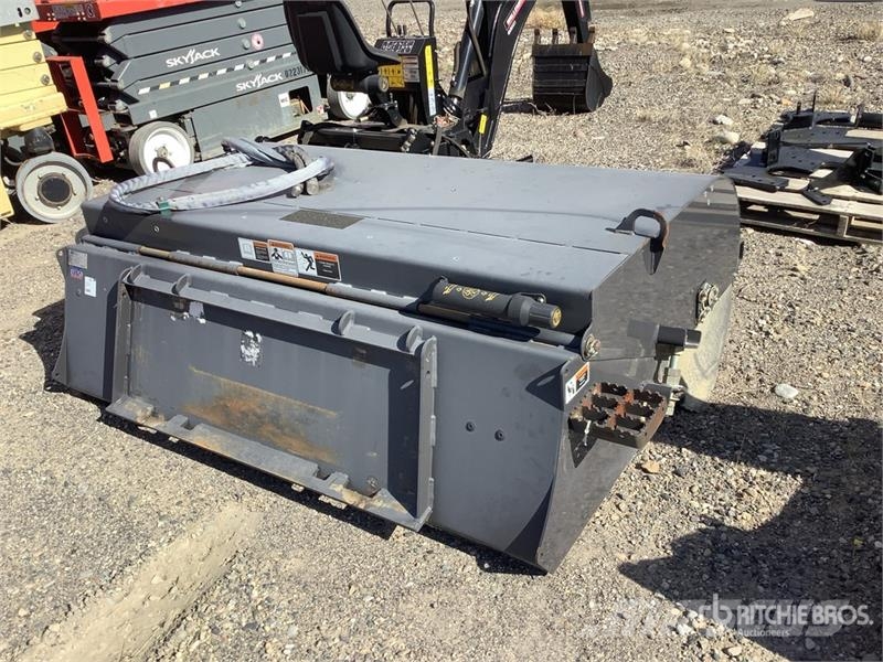 CASE 72 in Skid Steer Broom Metle