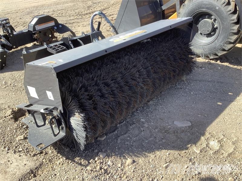 CASE 72 in Skid Steer Broom فرش