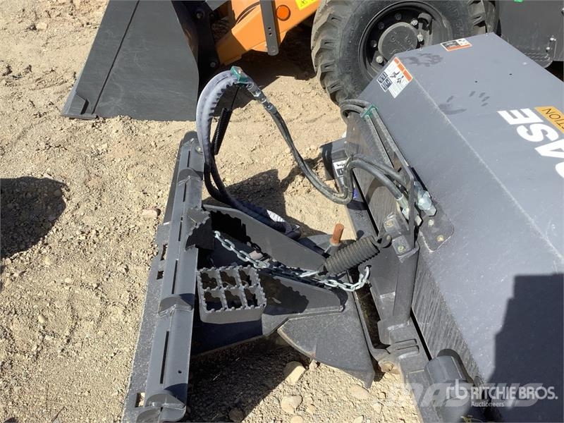CASE 72 in Skid Steer Broom فرش