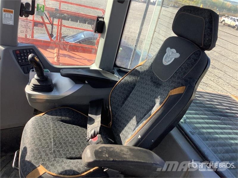 CASE 721G Wheel Loader Gumikerekes homlokrakodók