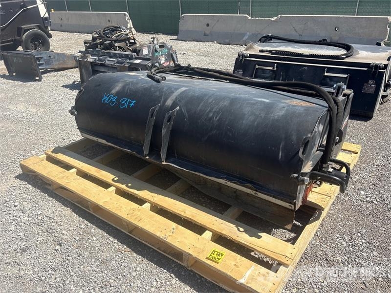 CASE 74 in Skid Steer Sweeper فرش