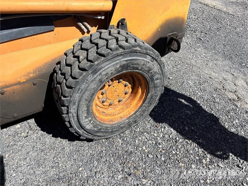 CASE 75XT Mini Pale Gommate
