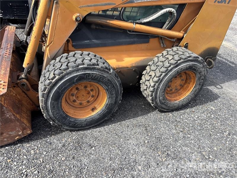 CASE 75XT Mini Pale Gommate