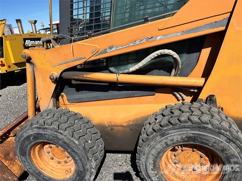 CASE 75XT Mini Pale Gommate