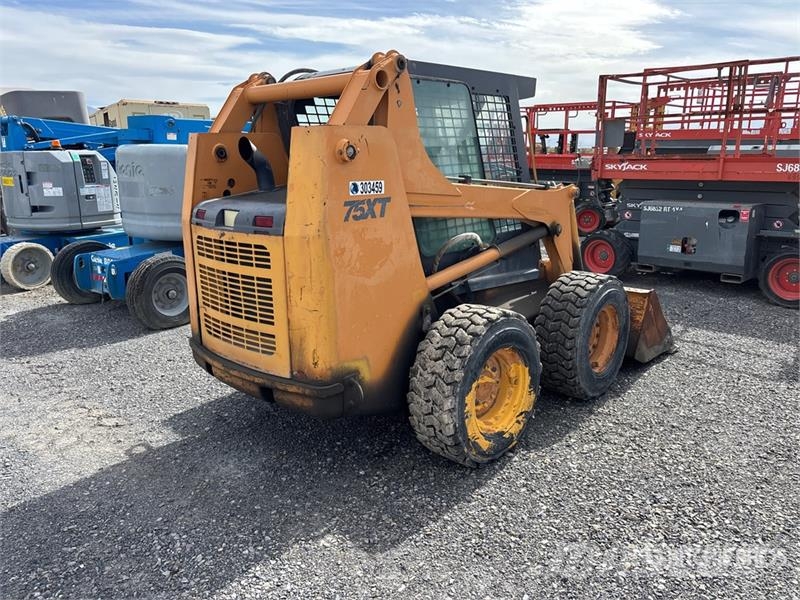 CASE 75XT Mini Pale Gommate