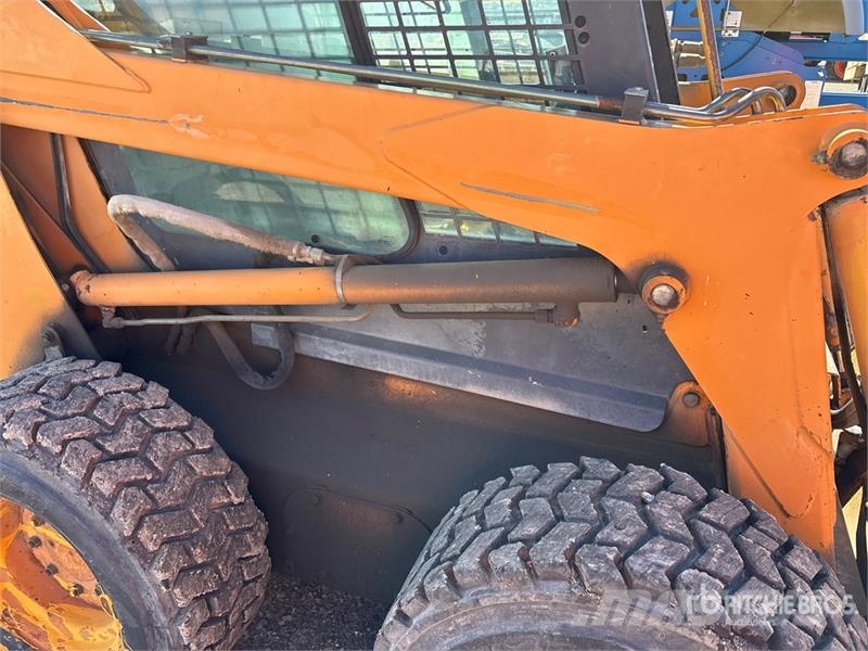 CASE 75XT Mini Pale Gommate