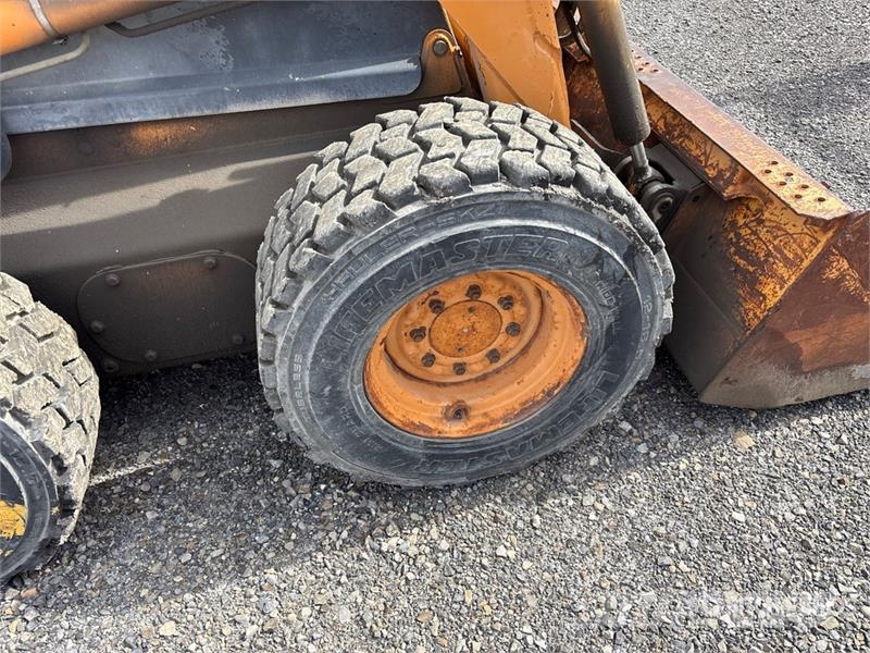 CASE 75XT Mini Pale Gommate