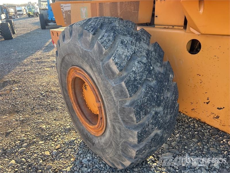 CASE 821B Rataslaadurid