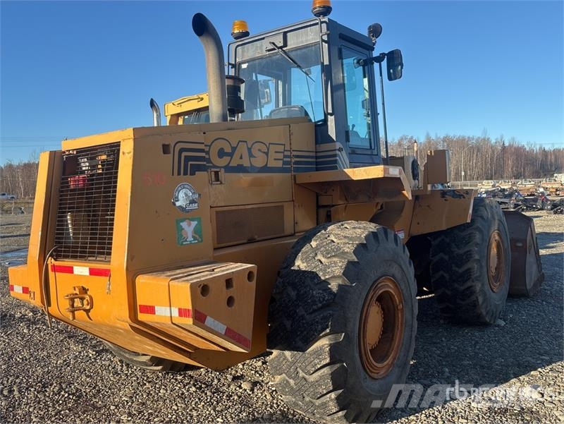 CASE 821B Rataslaadurid