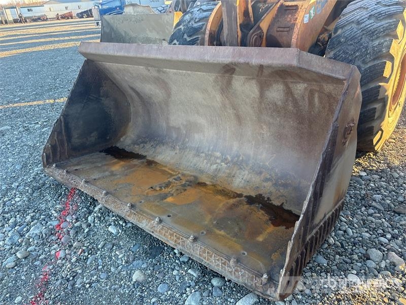 CASE 821B Rataslaadurid