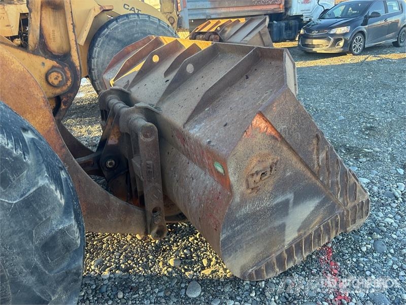 CASE 821B Rataslaadurid