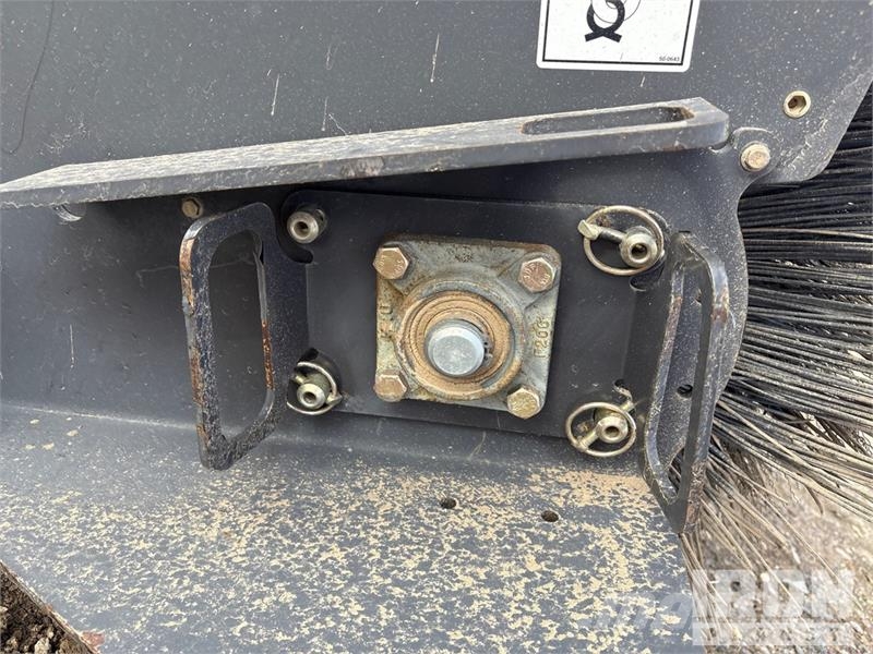 CASE 84215695 84 in Skid Steer Broom فرش