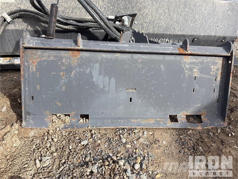 CASE 84215695 84 in Skid Steer Broom فرش