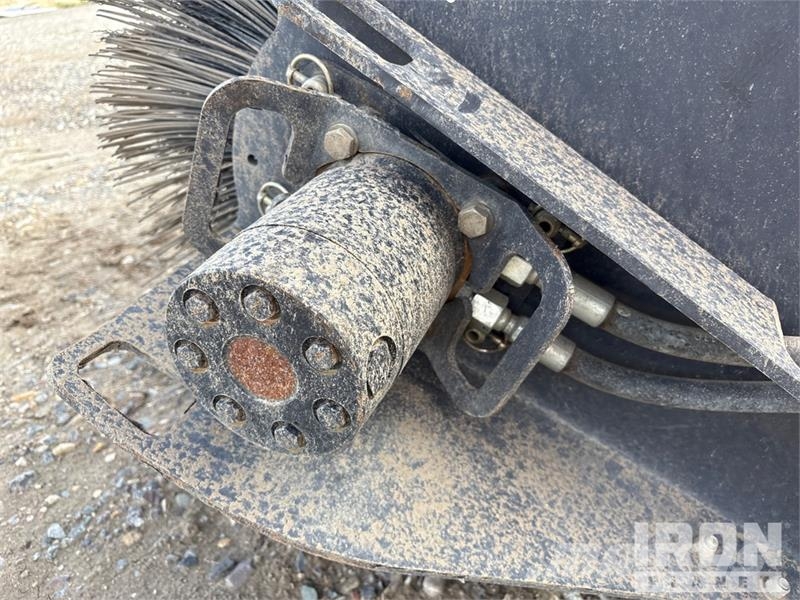 CASE 84215695 84 in Skid Steer Broom فرش