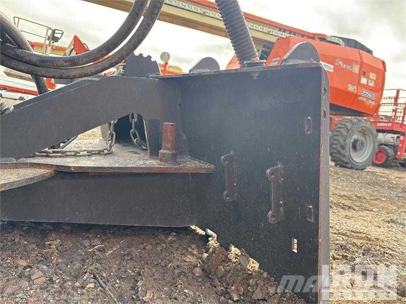 CASE 84215695 84 in Skid Steer Broom فرش