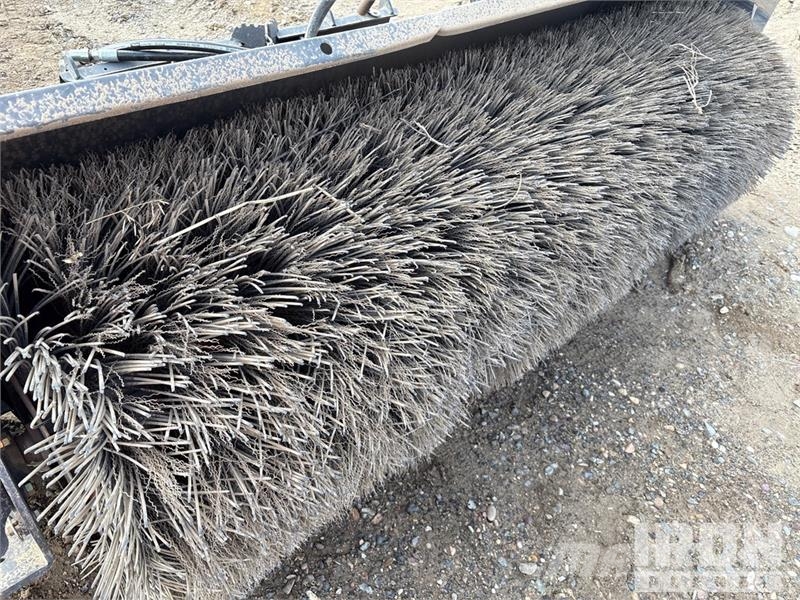 CASE 84215695 84 in Skid Steer Broom فرش