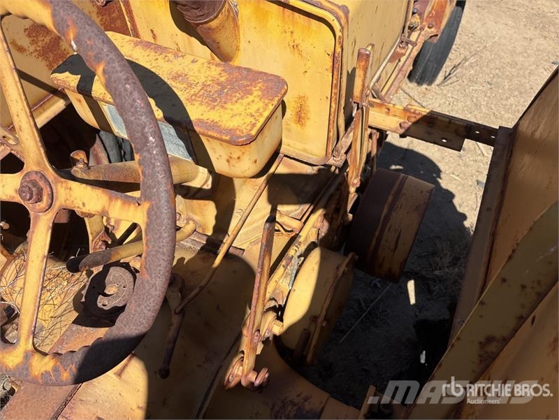 CASE CC 2WD Tractor Traktori