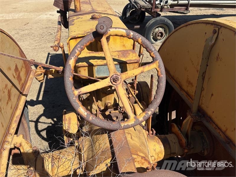 CASE CC 2WD Tractor Traktori