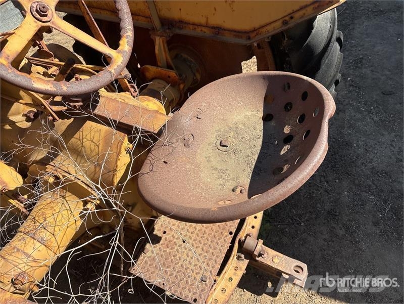 CASE CC 2WD Tractor Traktori