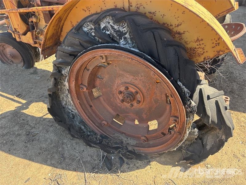 CASE CC 2WD Tractor Traktori