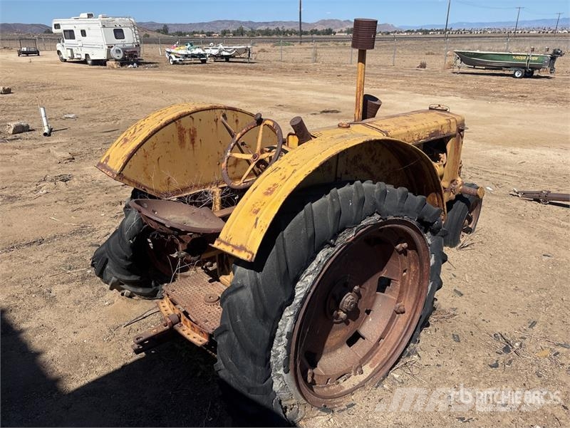 CASE CC 2WD Tractor Traktori